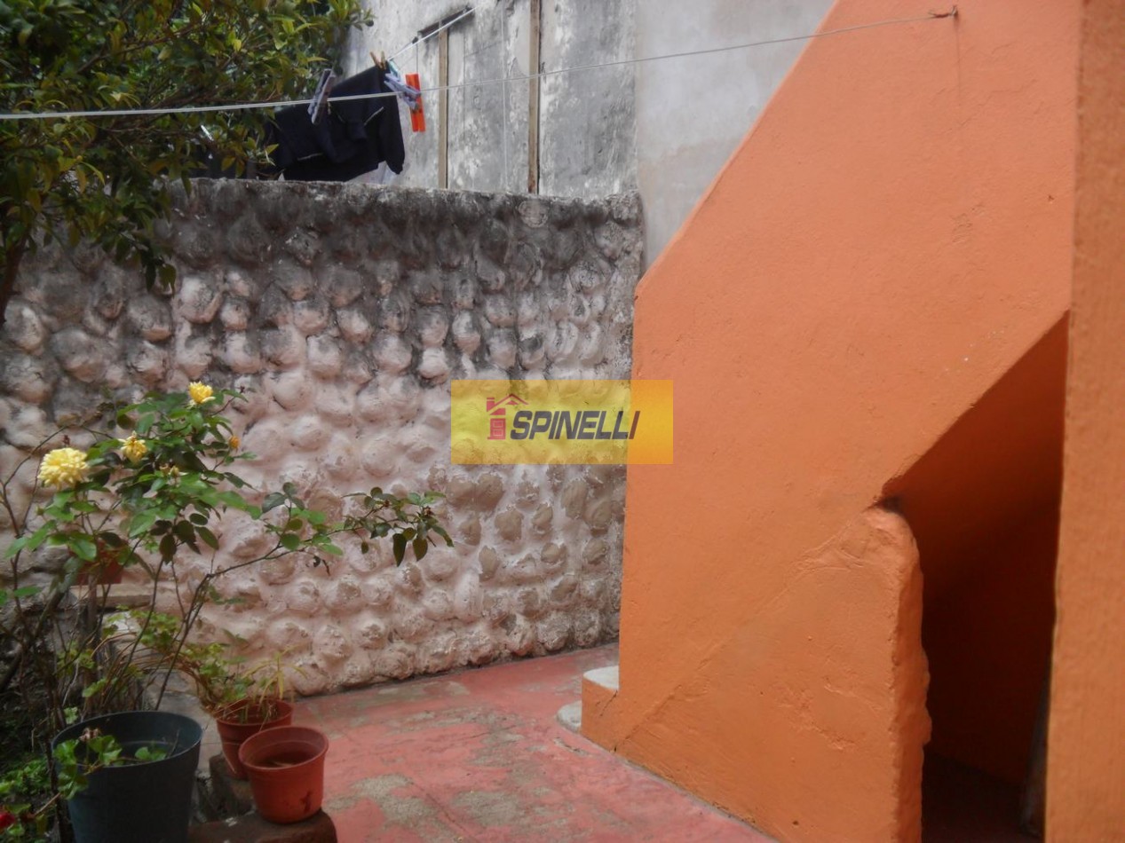Casa de cuatro ambientes en venta en Haedo Sur Apto Credito