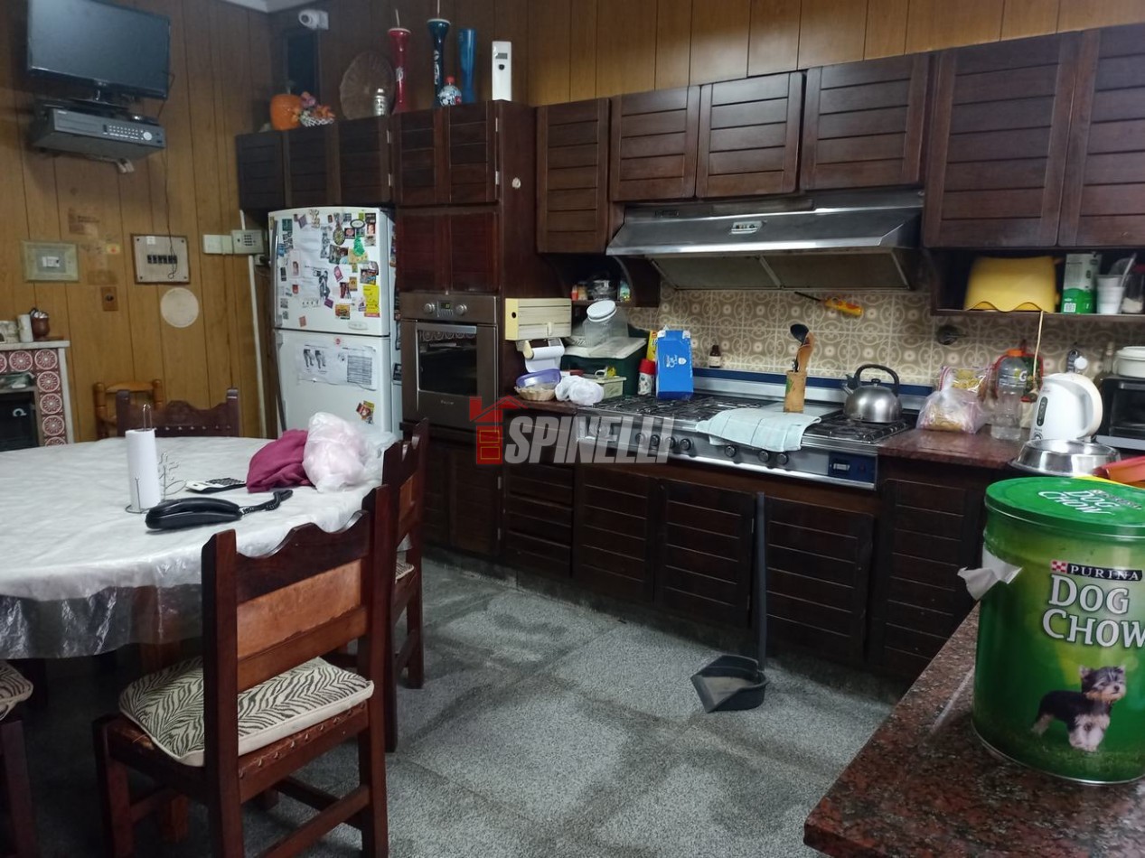 Chalet en venta de siete ambientes en Haedo Norte Barrio Guemes