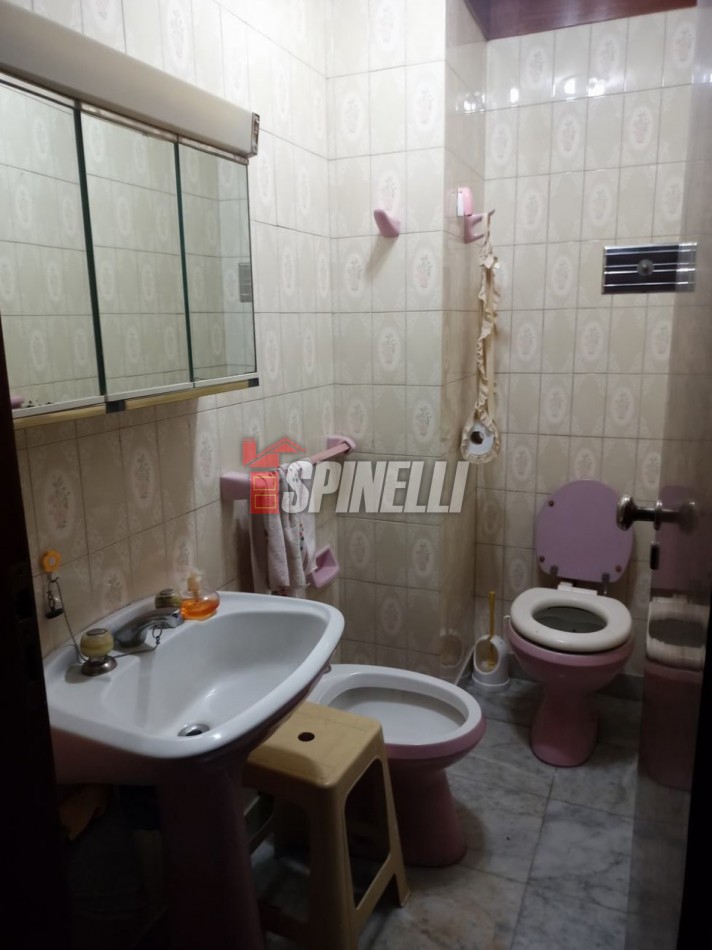 Chalet en venta de siete ambientes en Haedo Norte Barrio Guemes