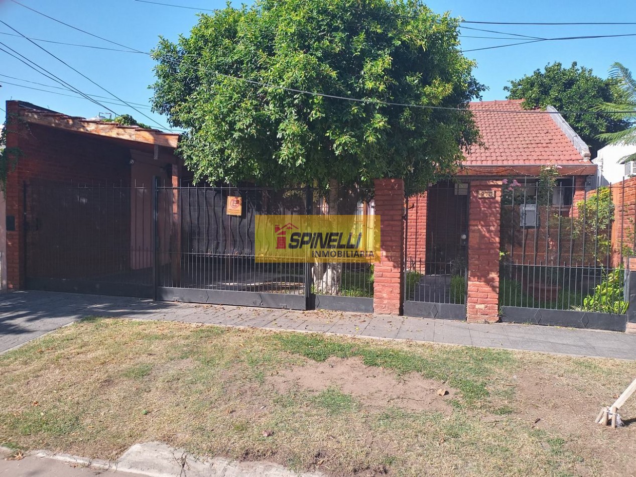 Venta de casa de cinco ambientes en Haedo Norte Apto Credito