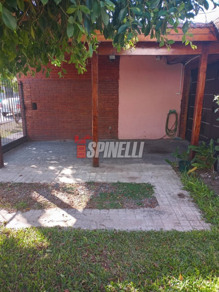 Venta de casa de cinco ambientes en Haedo Norte Apto Credito