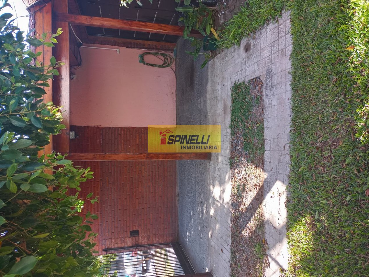Venta de casa de cinco ambientes en Haedo Norte Apto Credito