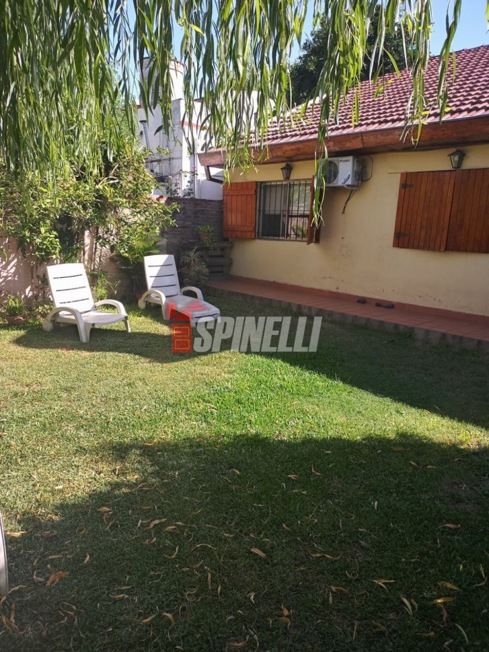 Venta de casa de cinco ambientes en Haedo Norte Apto Credito