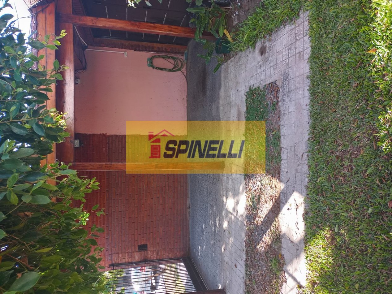 Venta de casa de cinco ambientes en Haedo Norte Apto Credito