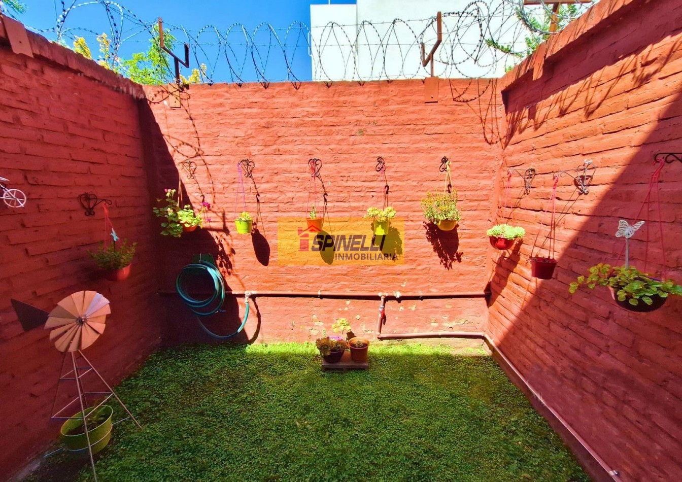 Venta de duplex de tres ambientes en Isidro Casanova
