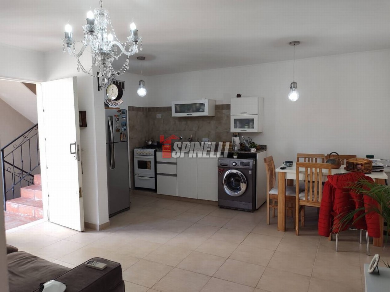 Departamento de dos ambientes con terraza propia en venta en Haedo Norte