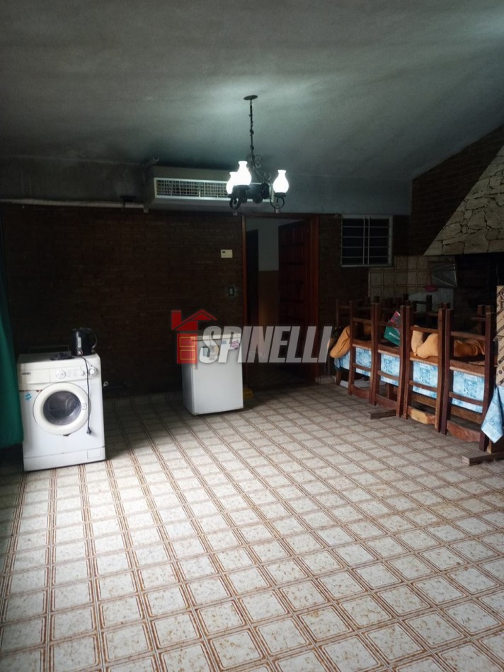 Chalet en venta de siete ambientes en Haedo Norte Barrio Guemes