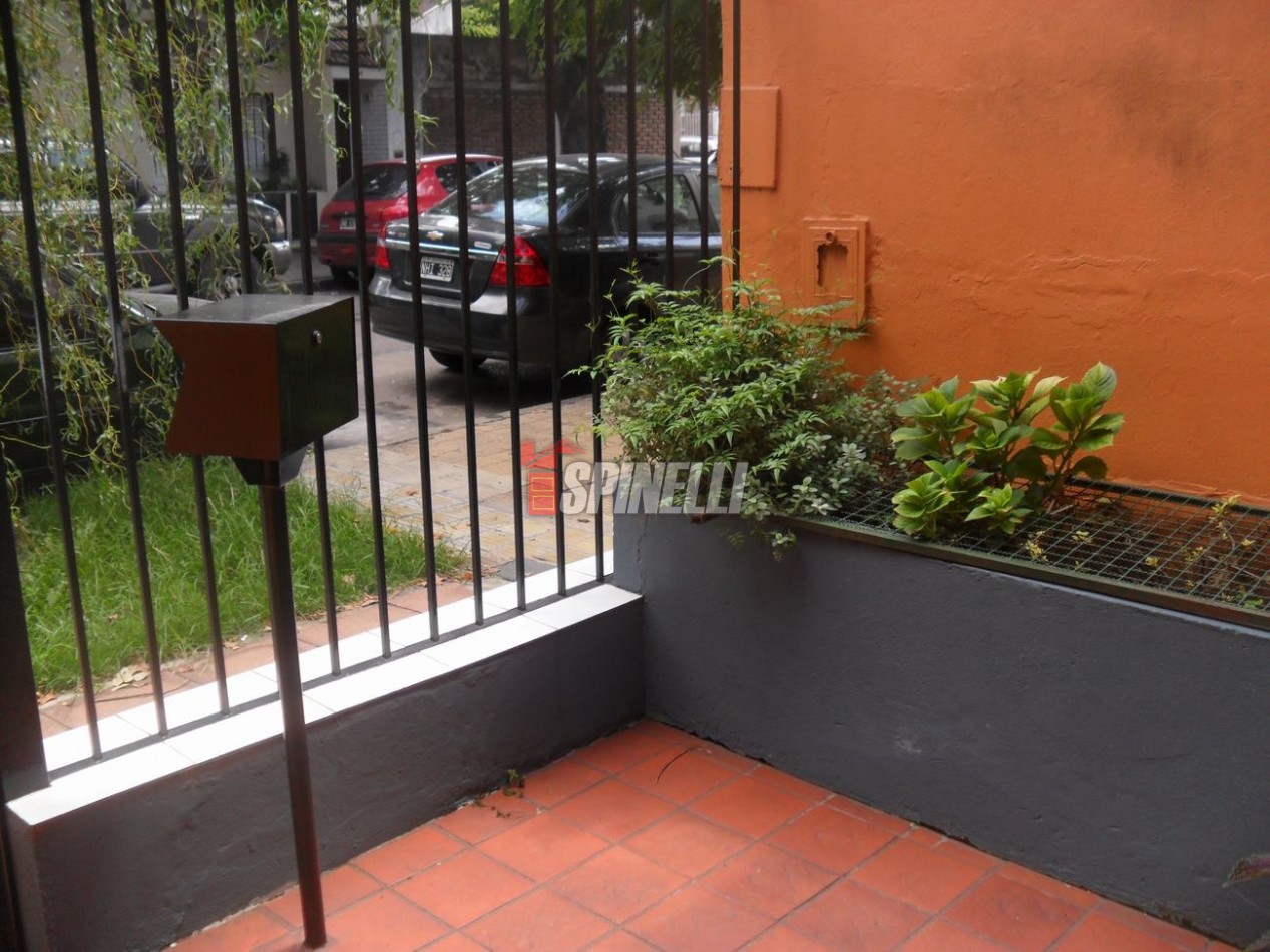 Casa de cuatro ambientes en venta en Haedo Sur Apto Credito