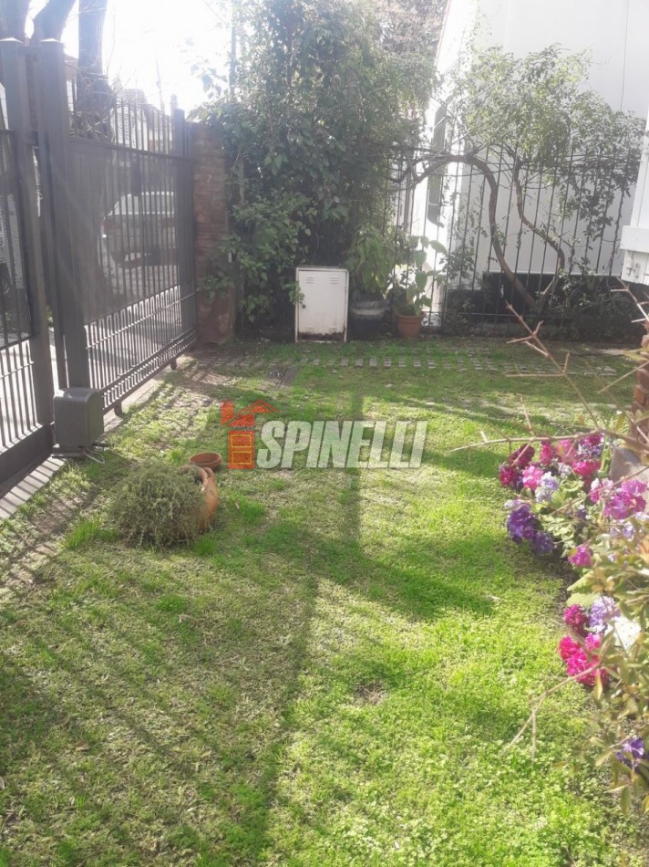 Chalet en venta de tres ambientes en Barrio Guemes