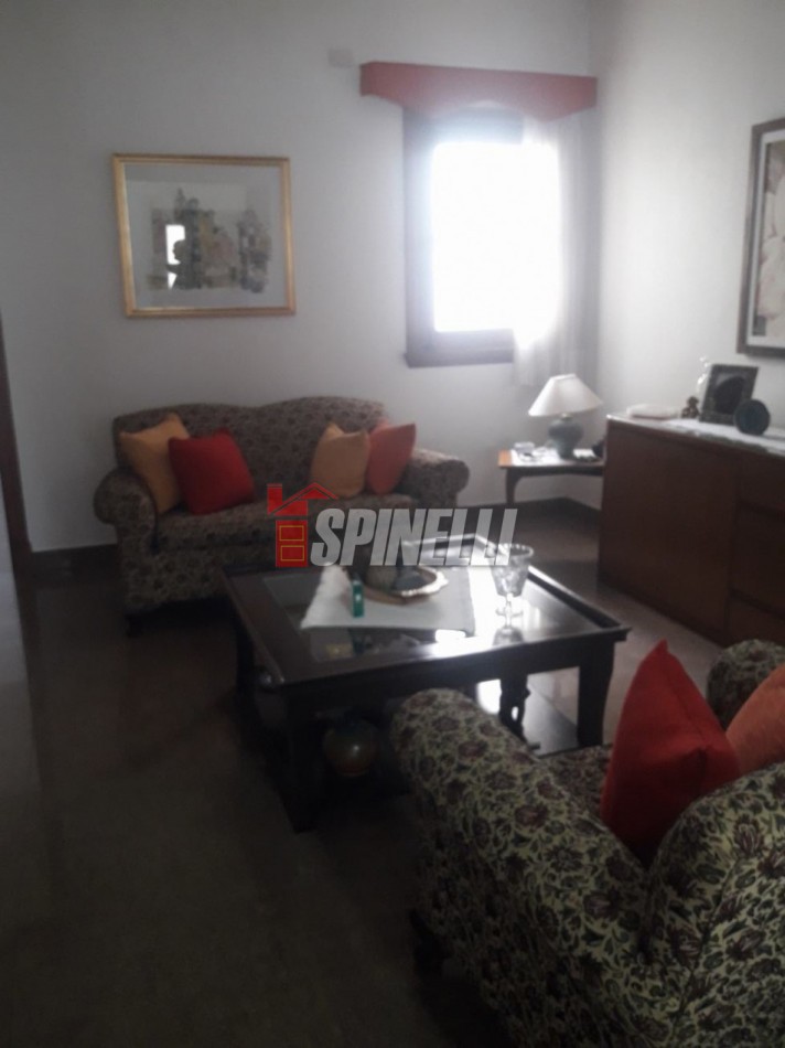 Chalet en venta de tres ambientes en Barrio Guemes