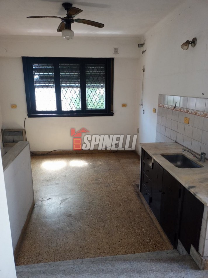 Departamento de cuatro ambientes en venta en Ramos Mejia
