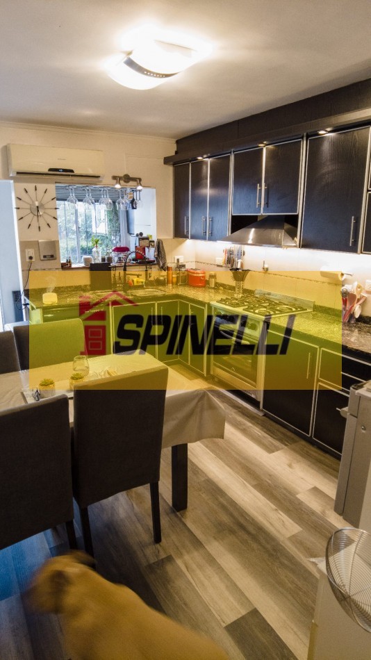 Moron Triplex de tres ambientes en venta 