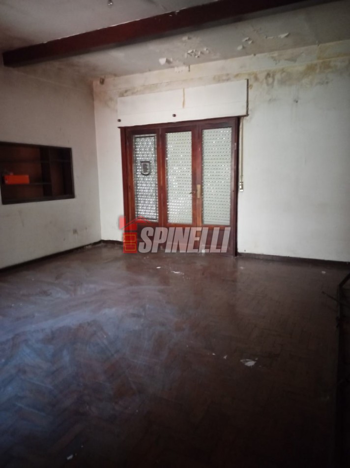 Departamento de cuatro ambientes en venta en Ramos Mejia