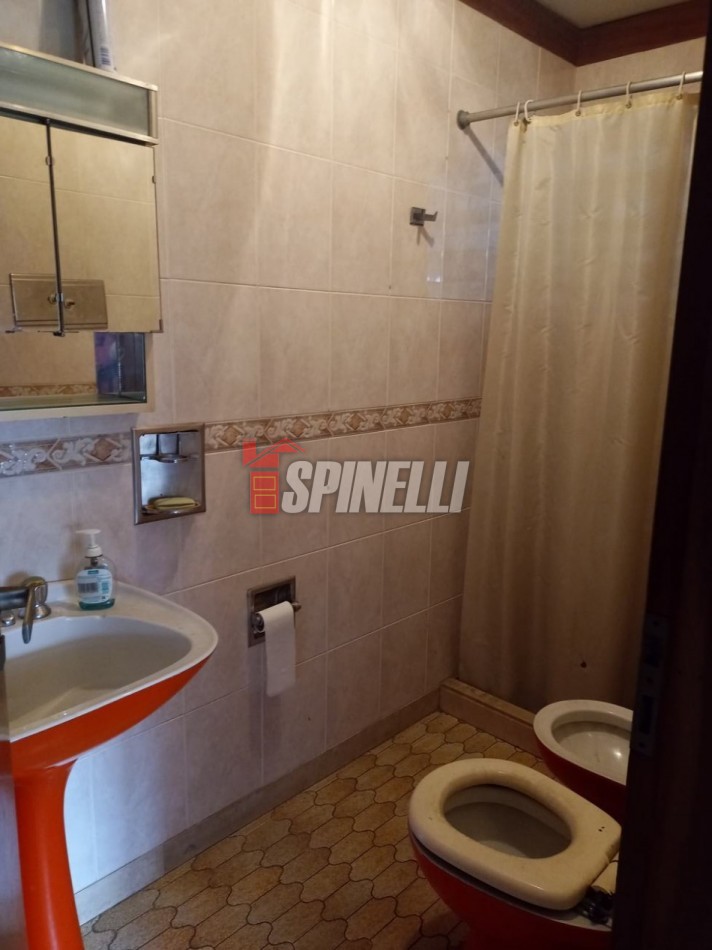 Chalet en venta de siete ambientes en Haedo Norte Barrio Guemes