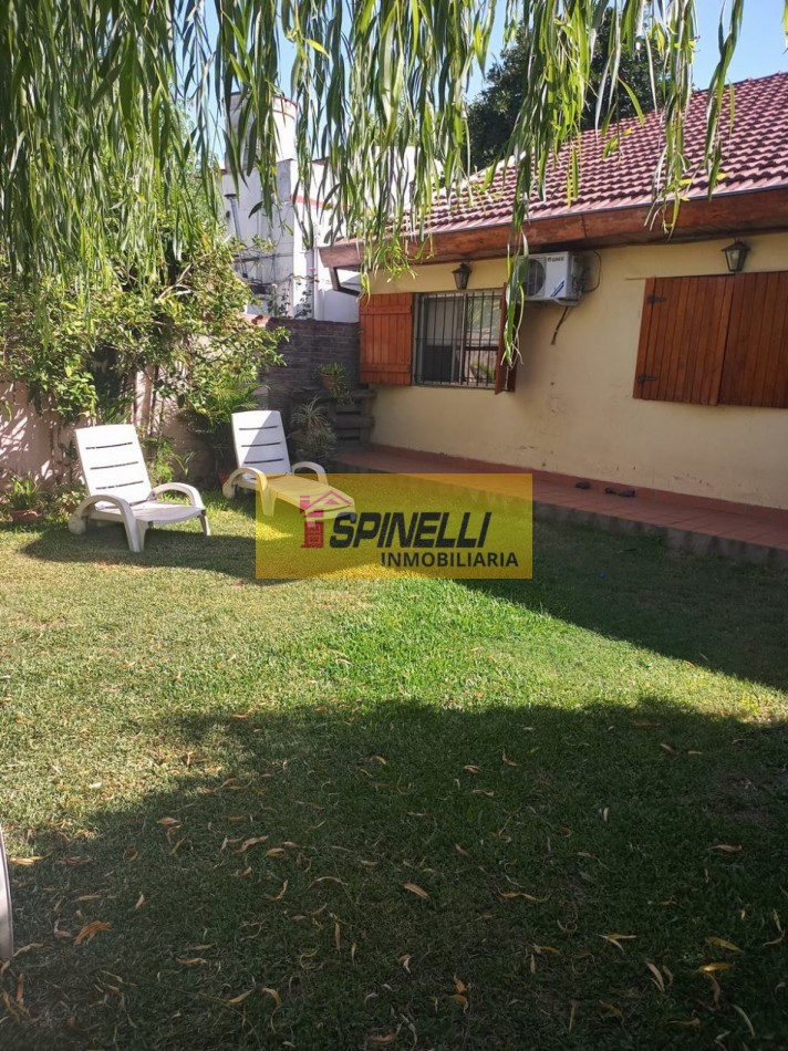 Venta de casa de cinco ambientes en Haedo Norte Apto Credito