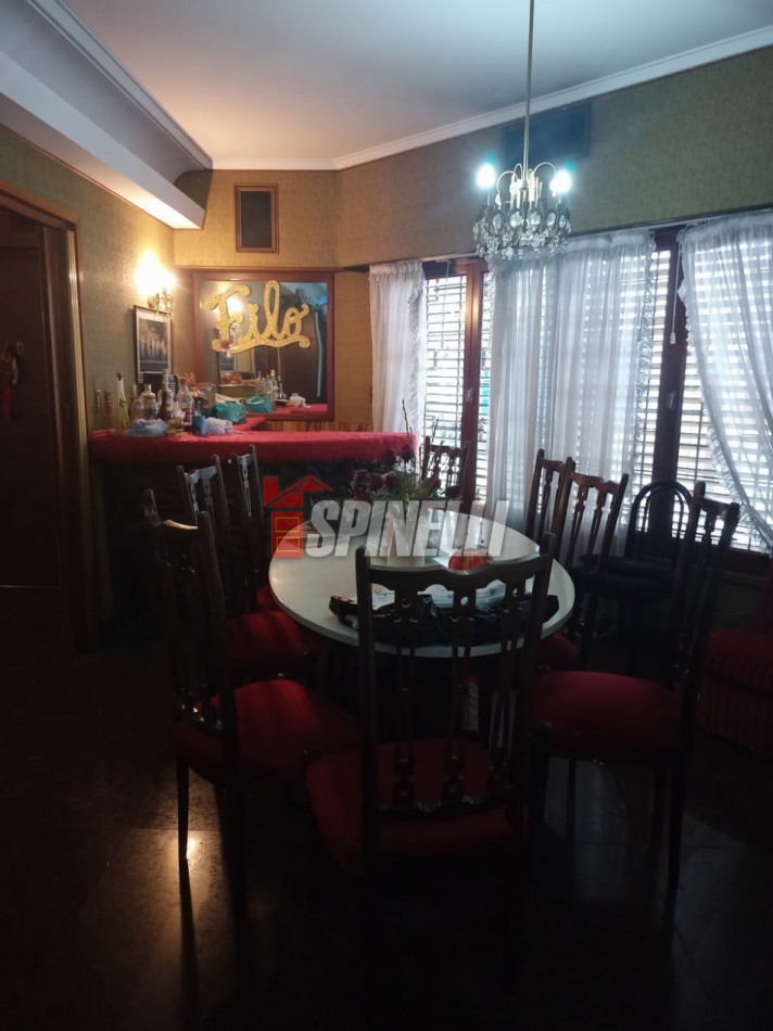 Chalet en venta de siete ambientes en Haedo Norte Barrio Guemes