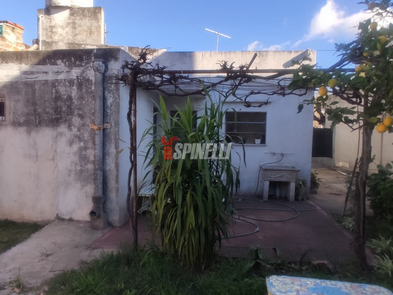 Casa de tres ambientes en venta en Haedo Sur