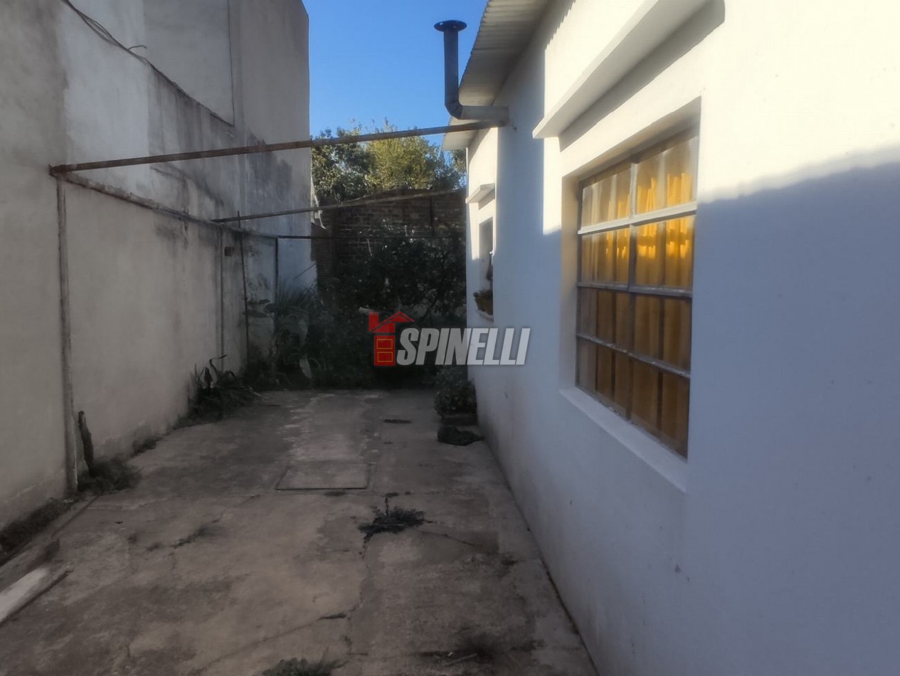 Casa de tres ambientes en venta en Haedo Sur