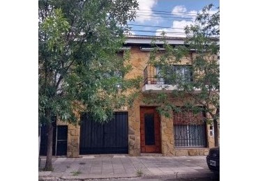 Casa en ph de cuatro ambientes en venta en Haedo Norte