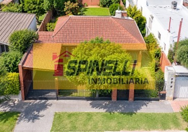 Venta de casa de cinco ambientes en Haedo Norte Apto Credito